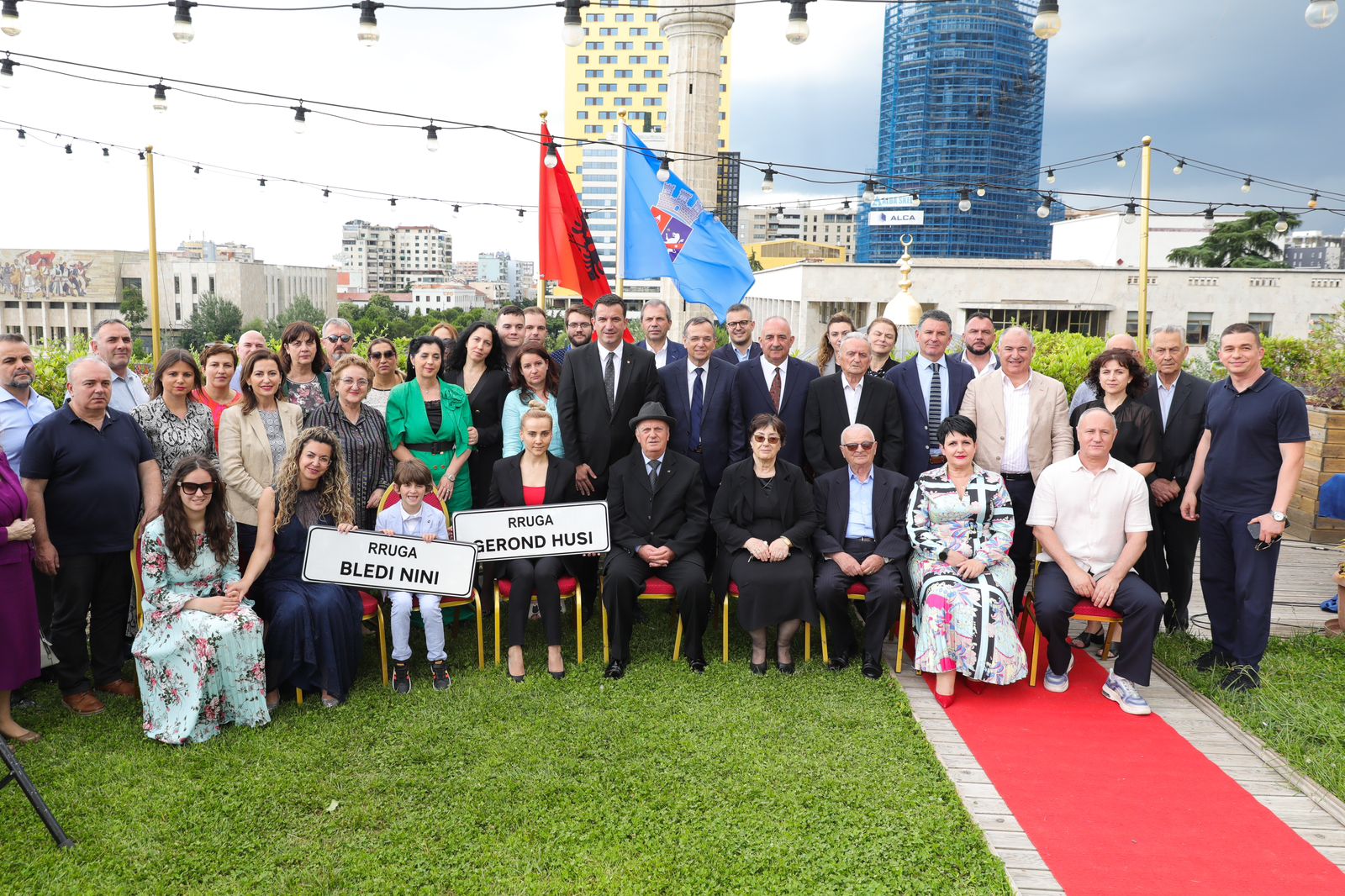 humben betejen me covid 19 dy rruge ne tirane marrin emrat e dy mjekeve bledi nini dhe gerond husi veliaj aseti numer nje i qytetit jane njerezit