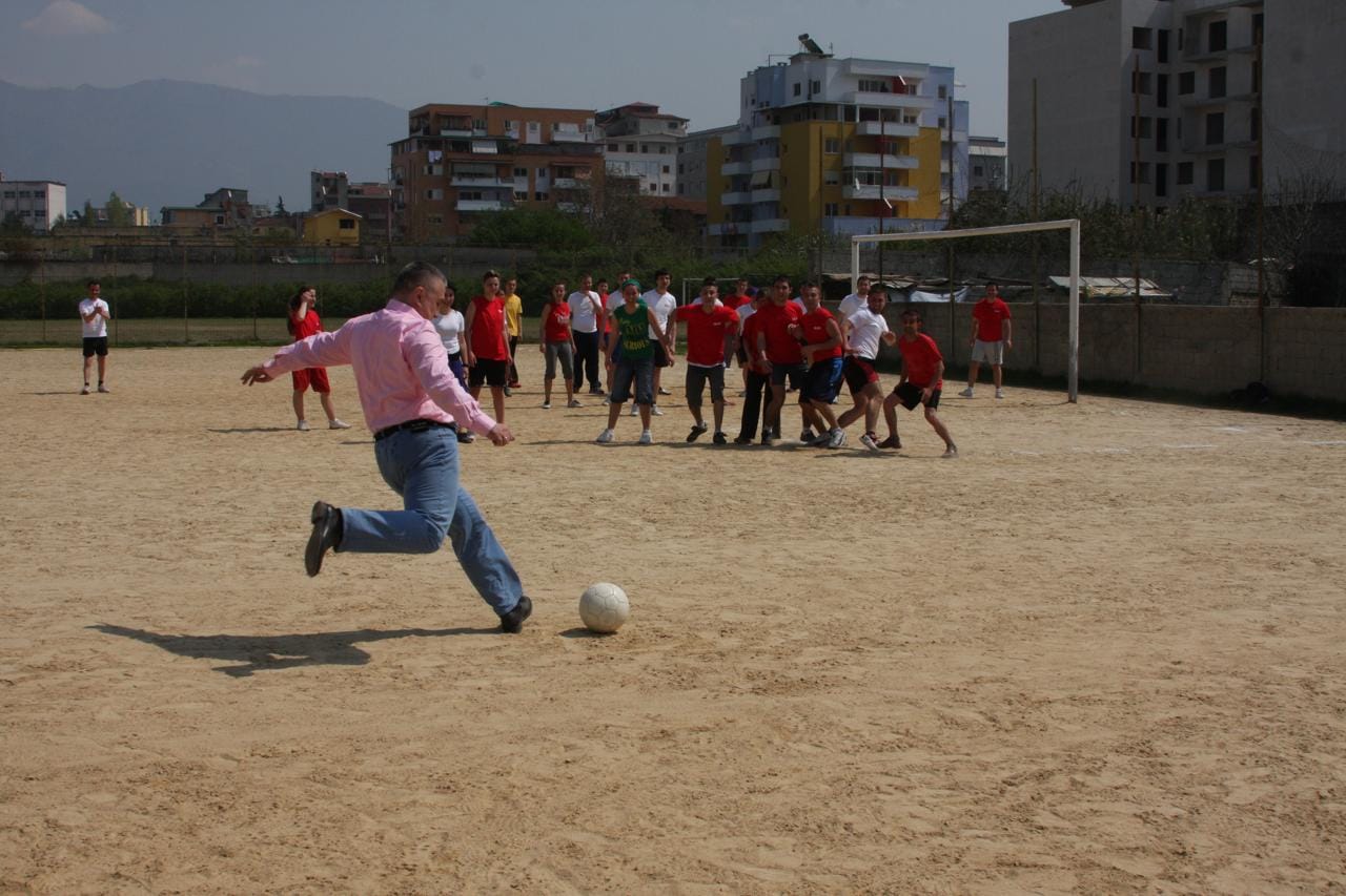 nuk ka rini pa sport dhe as sport pa rini meta mesazh per diten boterore te futbollit duhen fusha pa pagese ne gjithe shqiperine