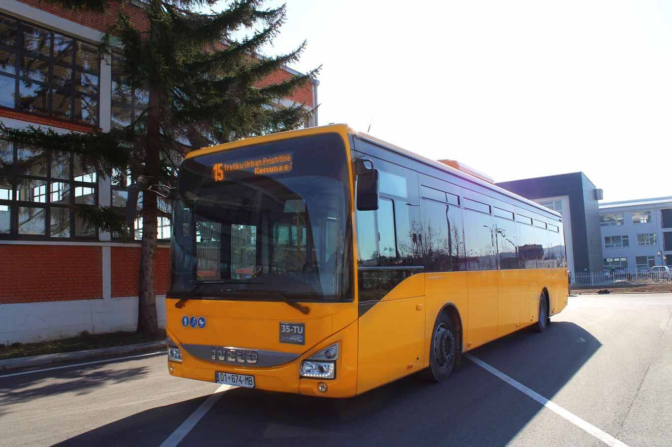 aksident i rende ne prishtine nje viktime dhe 14 te plagosur pas perplasjes se autobusit me makinen