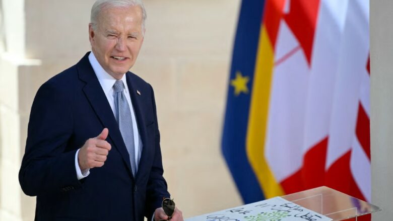 biden do te hape rrugen per 500000 emigrante te paligjshem te martuar me shtetas amerikane per te fituar nenshtetesine