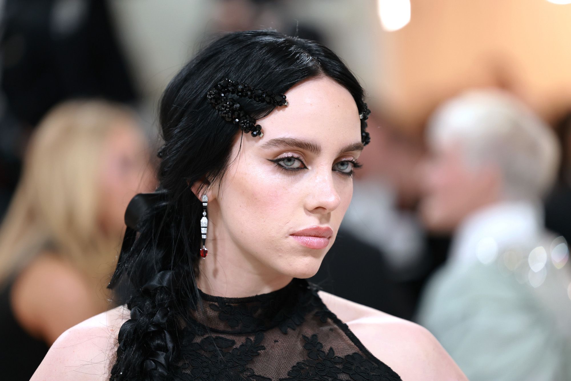 billie eilish thyen rekordin e spotify behet artistja e trete qe tejkalon 100 milione degjues mujore