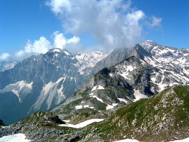 dy turiste humbin kontaktet ne malin e jezerces nje prej tyre mberrin ne malin e zi kurse tjetri zhduket