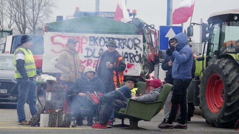 Fermerët polakë vijojnë përpjekjet për të ndaluar emigrantët ilegalë që vijnë nga Bjellorusia, ja çfarë bënë këtë herë