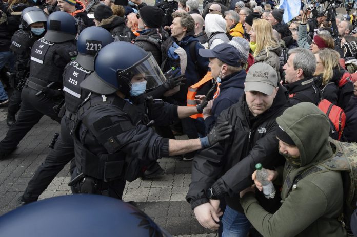 Gjermani, përplasje mes policisë dhe protestuesve para mbajtjes së kongresit të AdF-së