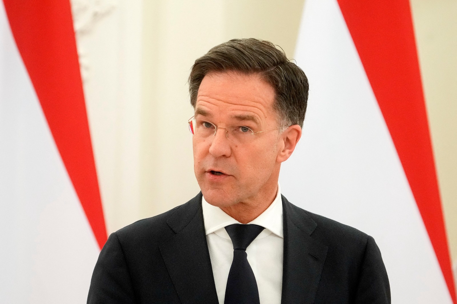 kandidatura e mark rutte s ne krye te nato s kryeministri holandez merr mbeshtetjen e hungarise dhe sllovakise