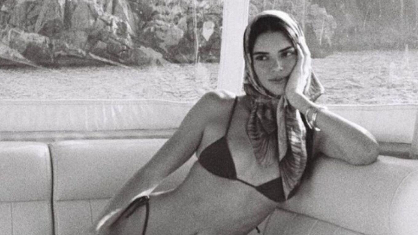 Kendall Jenner pushime në Majorka, shfaqet me bikini dhe tregon format perfekte