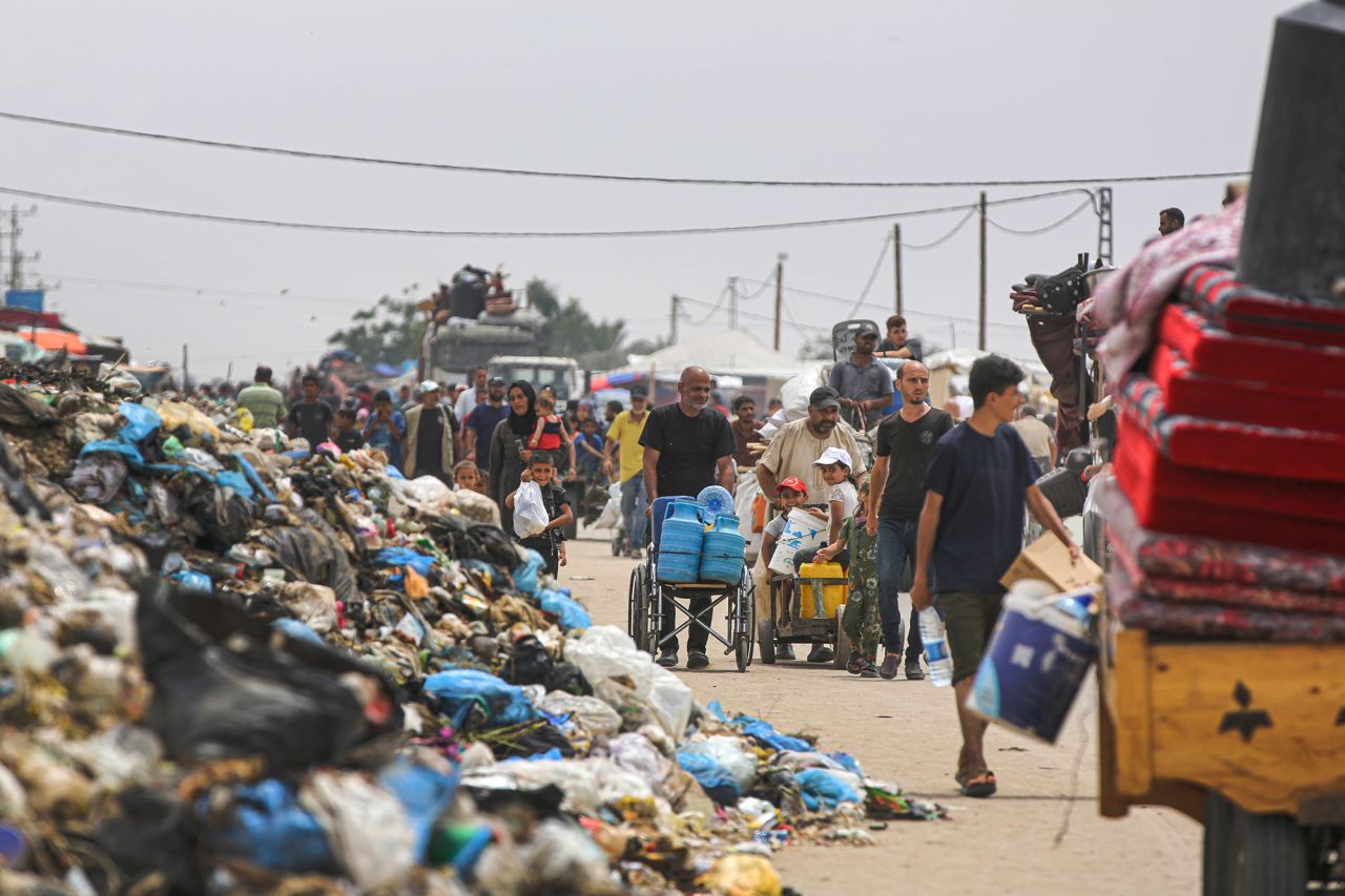 kerkojne siguria aty ku nuk ka agjencia e okb me shume se 1 3 milione njerez jane zhvendosur nga rafah ne pjese te tjera te gazes brenda 6 javeve