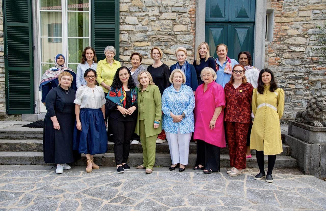 Osmani në “Global Women Leaders Summit”, fotografohet me ish-sekretaren Clinton