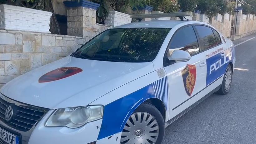 policia shkon per ta arrestuar pasi kishte vjedhur ne nje tabakino i riu demton shtepine e tij dhe hyn ne nje banese tjeter per tiu shmangur efektiveve