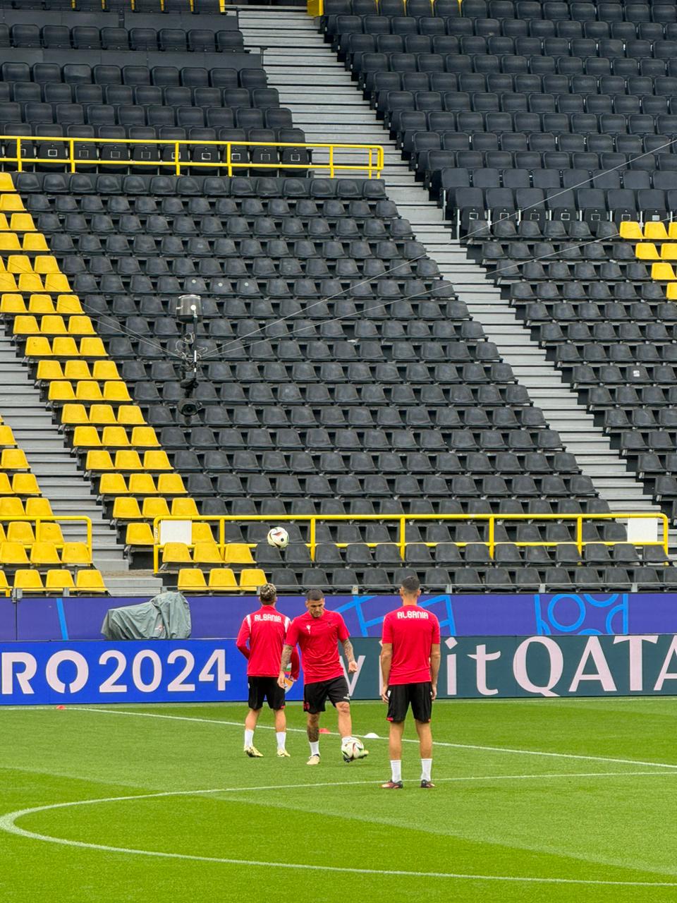 prag italia shqiperia prek tapetin e blerte ne signal iduna park fotovideo