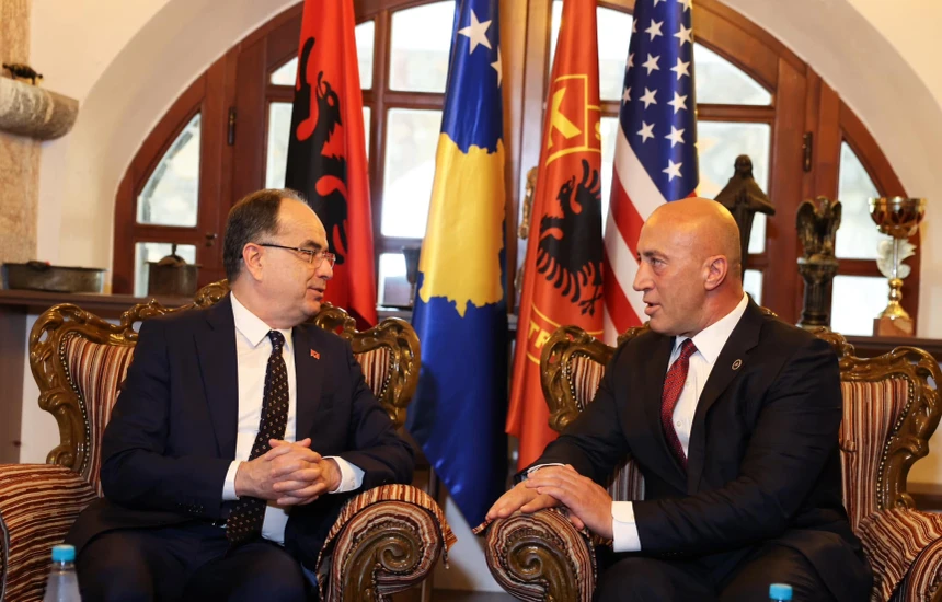 Presidenti Begaj vizitë në Gllogjan, Ramush Haradinaj: Gjaku nuk bëhet ujë!