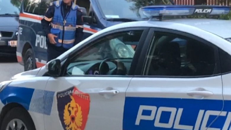 punonjesi i policise humb kontrollin e mjetit dhe del nga rruga perfundon me lendime ne spital