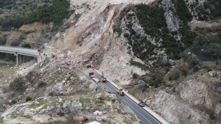 shembet masivi i gureve ne rrugen e arbrit raportohet per disa te lenduar