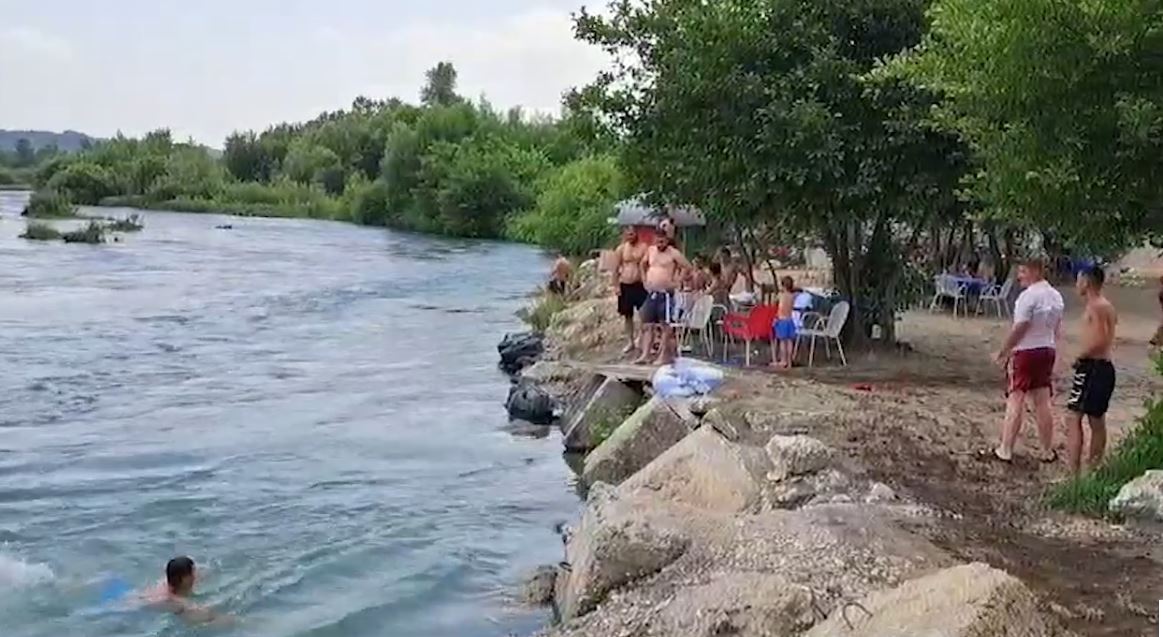 temperaturat e larta dibranet e gjejne zgjidhjen ne lumin drin i zi