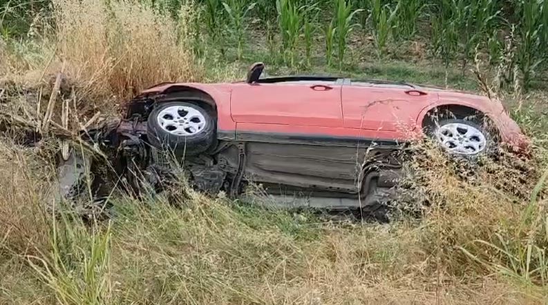 video 34 vjecarja humb drejtimin e mjetit dhe del nga rruga pamjet e makines te permbysur e shkaterruar ja cfare dyshohet