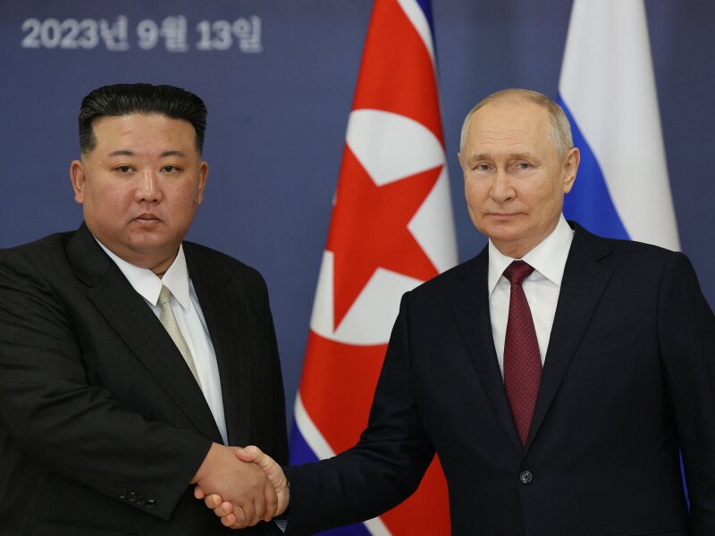 Vladimir Putin mbërrin në Korenë e Veriut, pritet nga Kim Jong Un