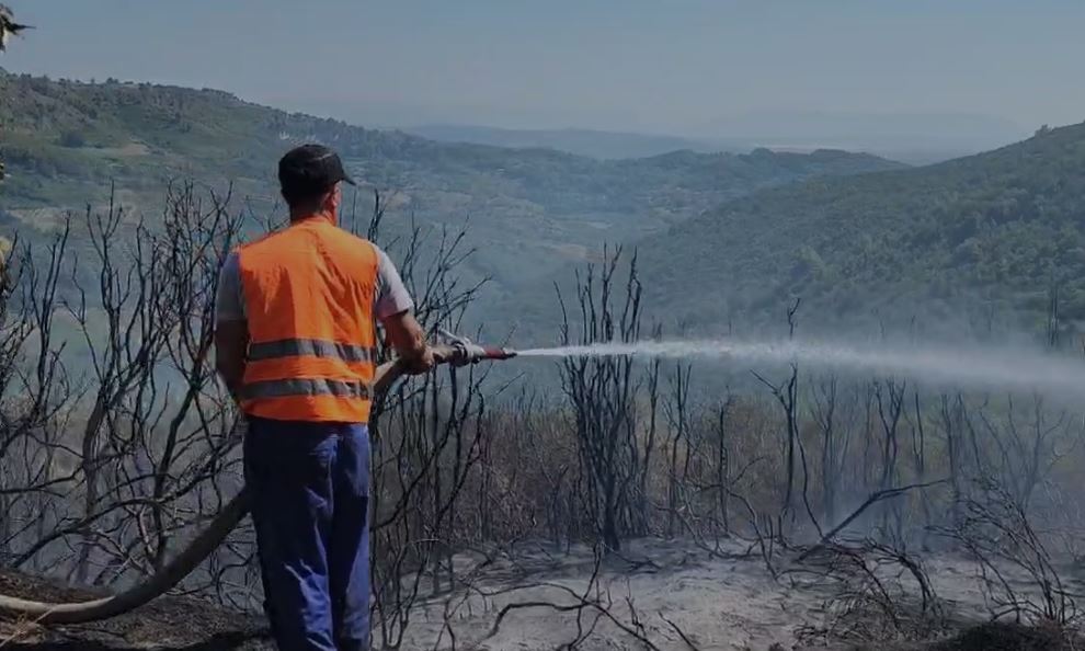 zjarri ne fier balla policia apel qytetareve te mos shkaktojne zjarre do perballen me ligjin