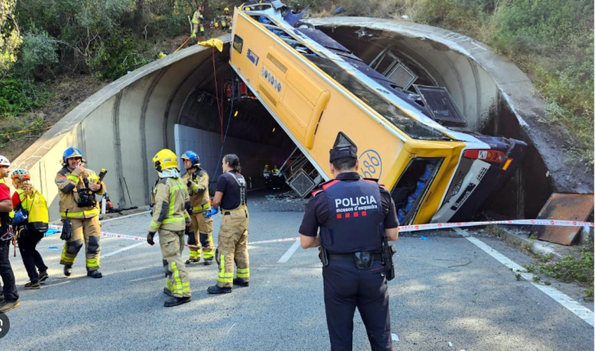 Aksidentohet autobusi me 60 pasagjerë në Spanjë, 3 në gjendje kritike për jetën (FOTO)