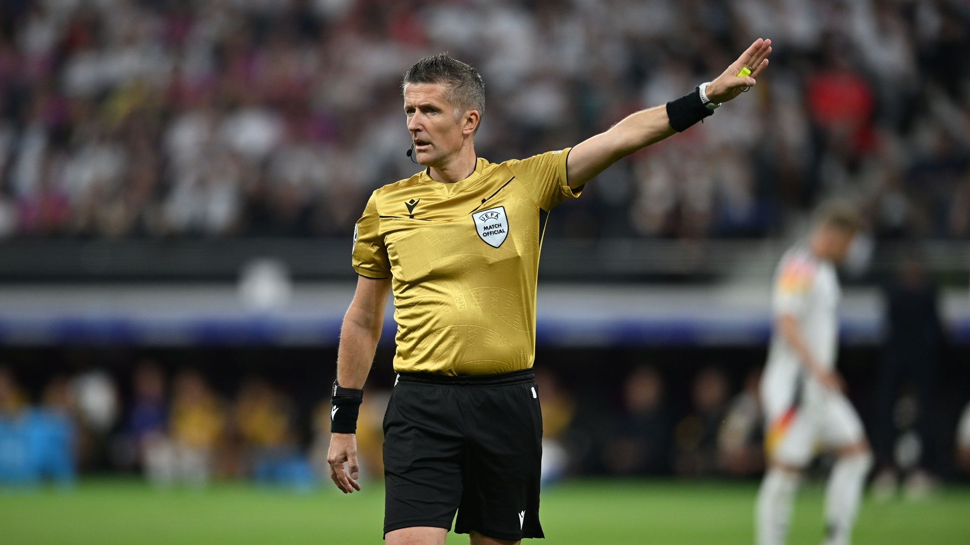 angli zvicer uefa ndan mendjen nje arbiter italian vendos drejtesi