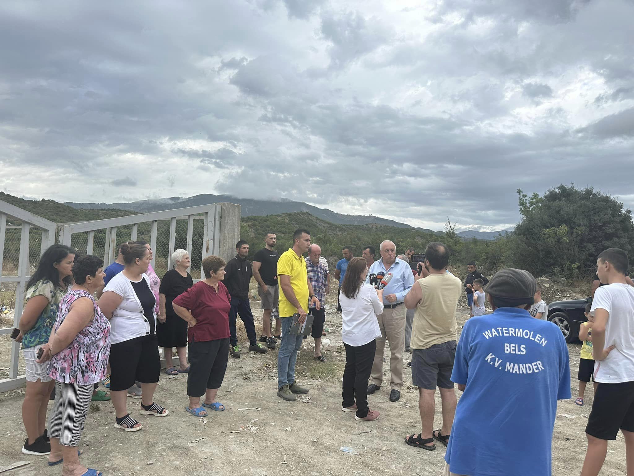 banoret e piskoves ne proteste i bashkohet edhe ddeputeti shehu po shkaterrohet mjedisi duhen ndalur