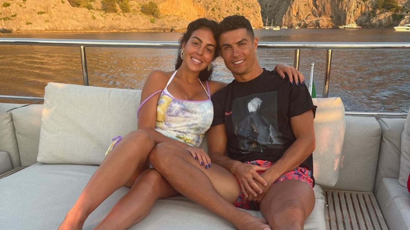 Cristiano Ronaldo dhe Georgina Rodriguez pushime me fëmijët, publikojnë foto në Instagram