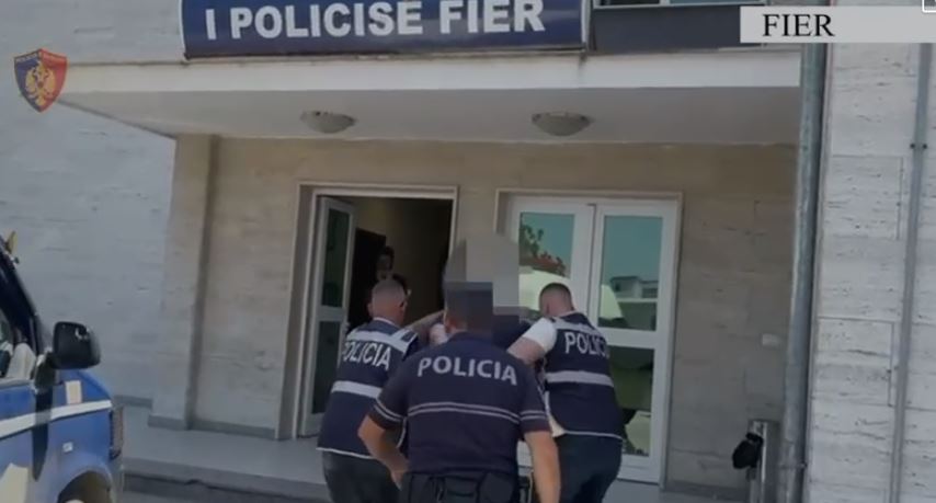 emri vodhi dy automjete arrestohet 24 vjecari video