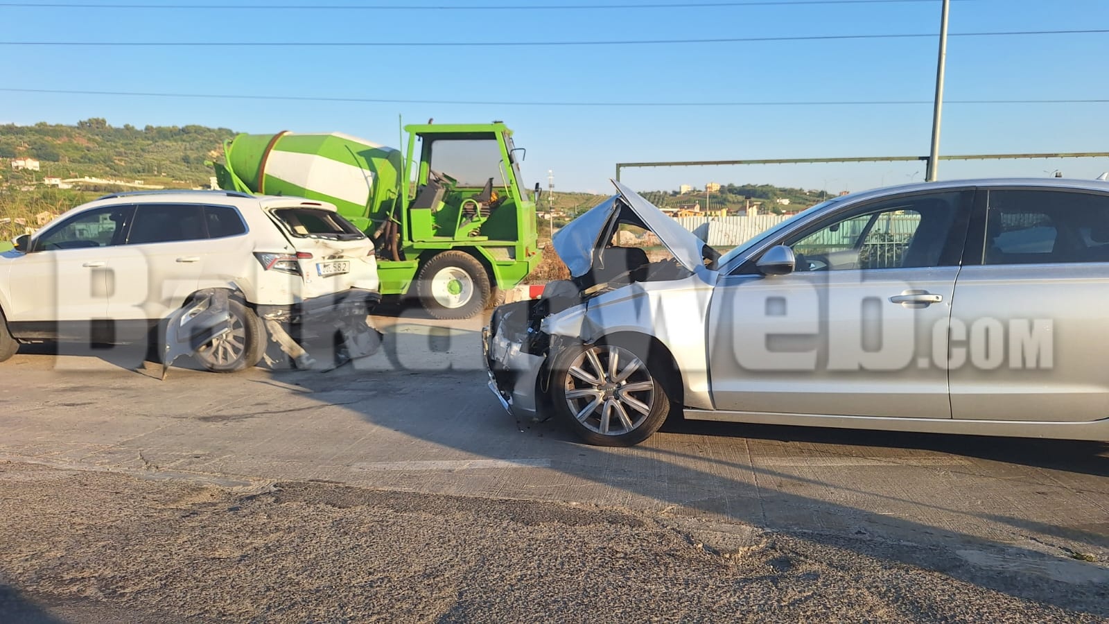 foto aksident i katerfishte ne aksin tirane durres disa te plagosur nga perplasja e automjeteve