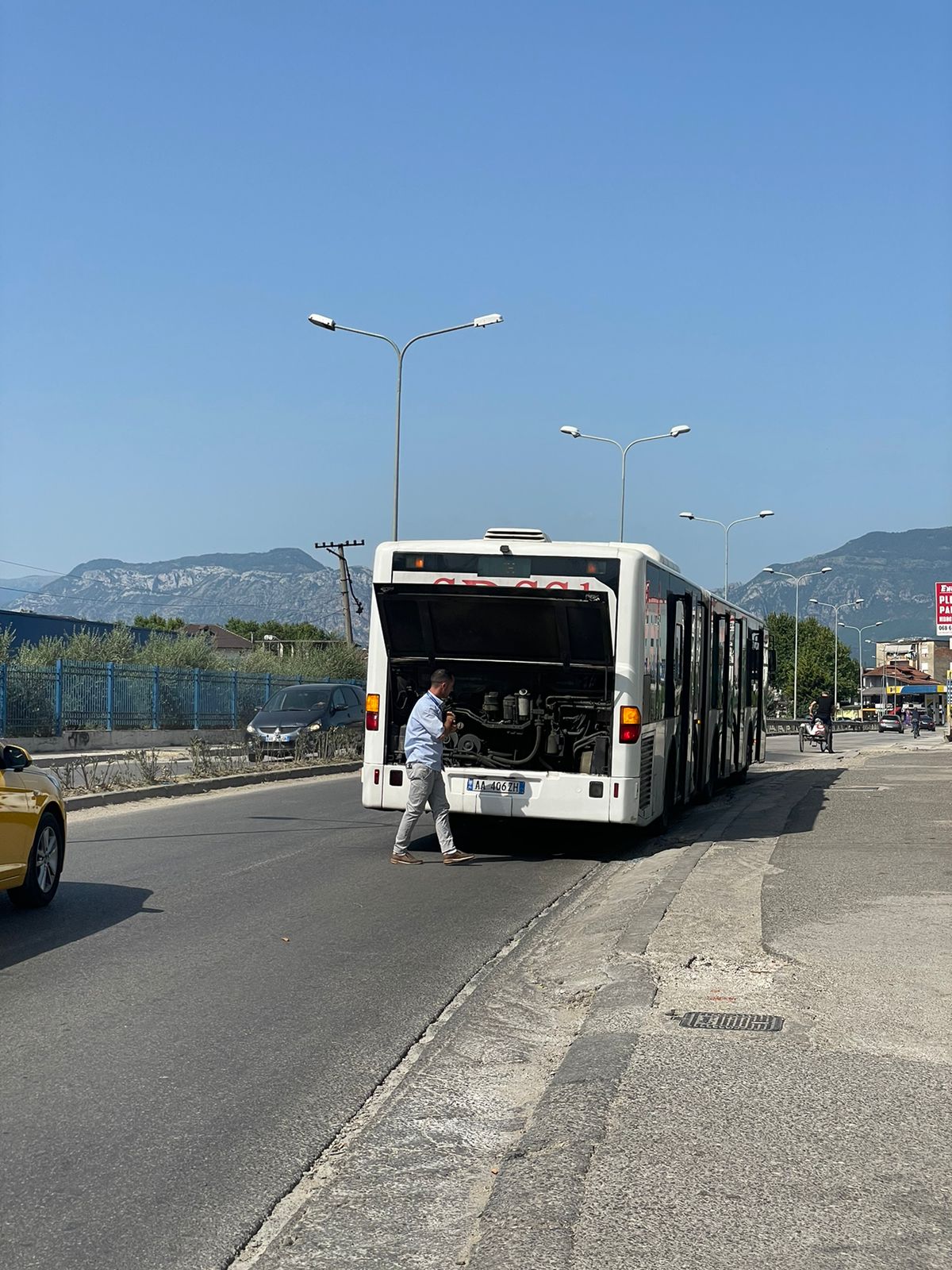 incident ne linjen e urbanit tirane kamez pasagjeret zbresin me shpejtesi per shkak te tymit fatorino u paralajmerua per