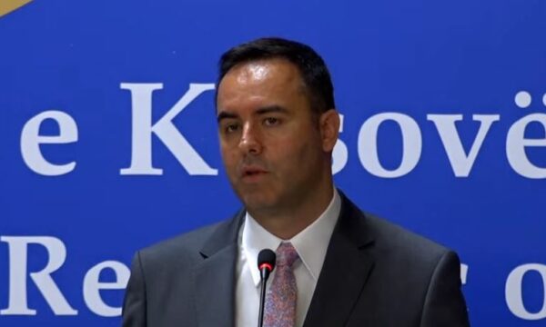 institucionet tona jane vigjilente glauk konjufca qindra njerez ne serbi po pergatiten per nje sulm ne kosove