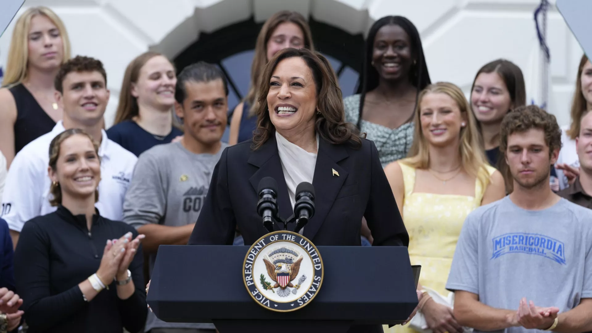 kamala harris shmang deklaratat per zgjedhjet lavderon punen e biden pas largimit te tij nga gara