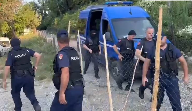 kultivuan droge ne fshatrat ne malesine e krujes arrestohen 12 persona dhe shpallen ne kerkim 4 te tjere detajet nga operacioni