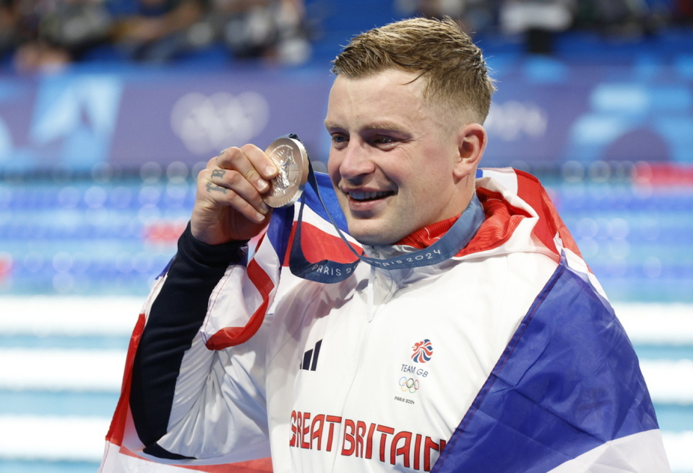 lojerat olimpike ne paris britaniku adam peaty rezulton pozitiv me covid disa ore pas medaljes se argjendte ne 100 metra not