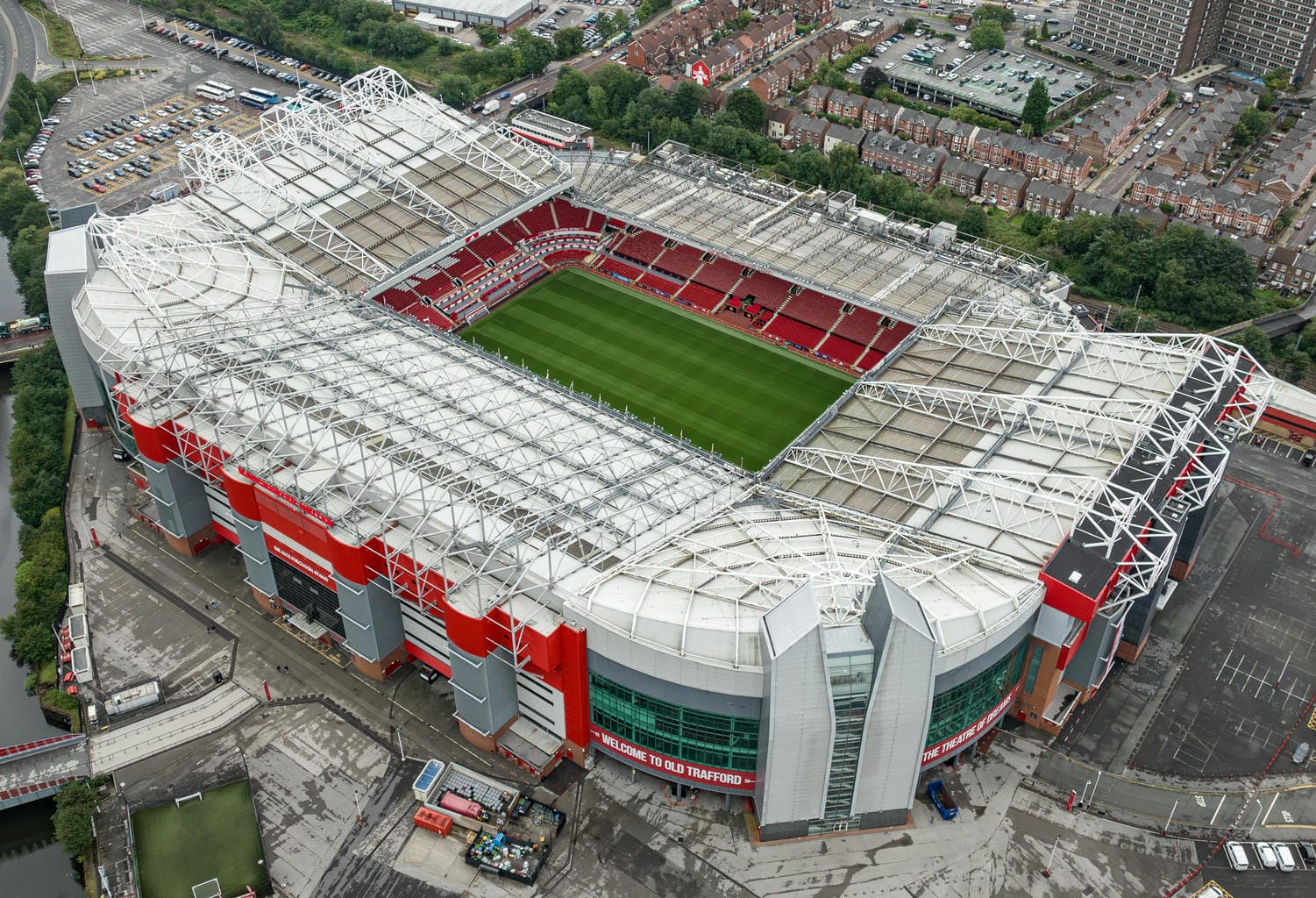 mancester junajtid do te ndertoje impiantin e 2 te me te madh ne europe pritet nje stadium i ri 100 mije vendesh