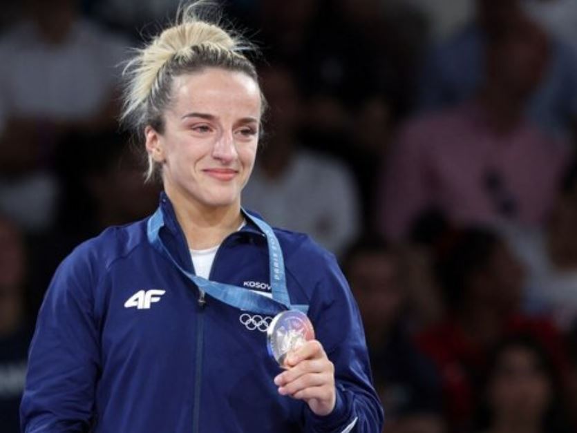 mori medaljen e argjendte ne paris 2024 distria krasniqi rrugetim me sakrifica krenare per vendin tim