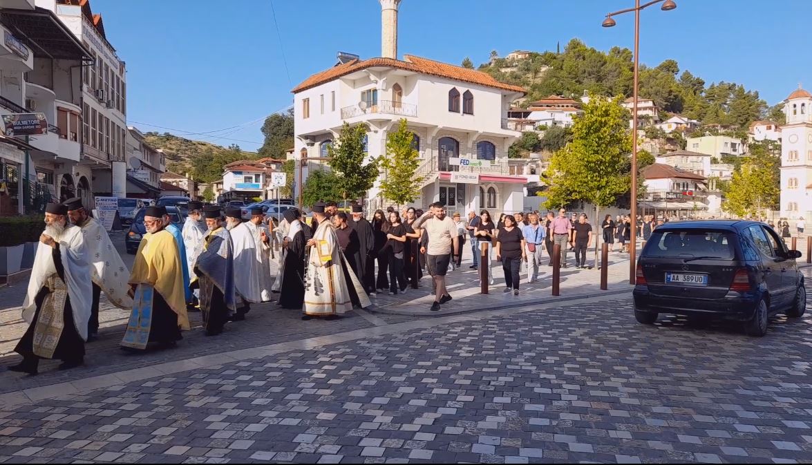 nderroi jete te shtunen ne nje spital ne athine mberrin ne katedralen shen dhimitri ne berat trupi i pajete i hiresise se tij imzot ignati