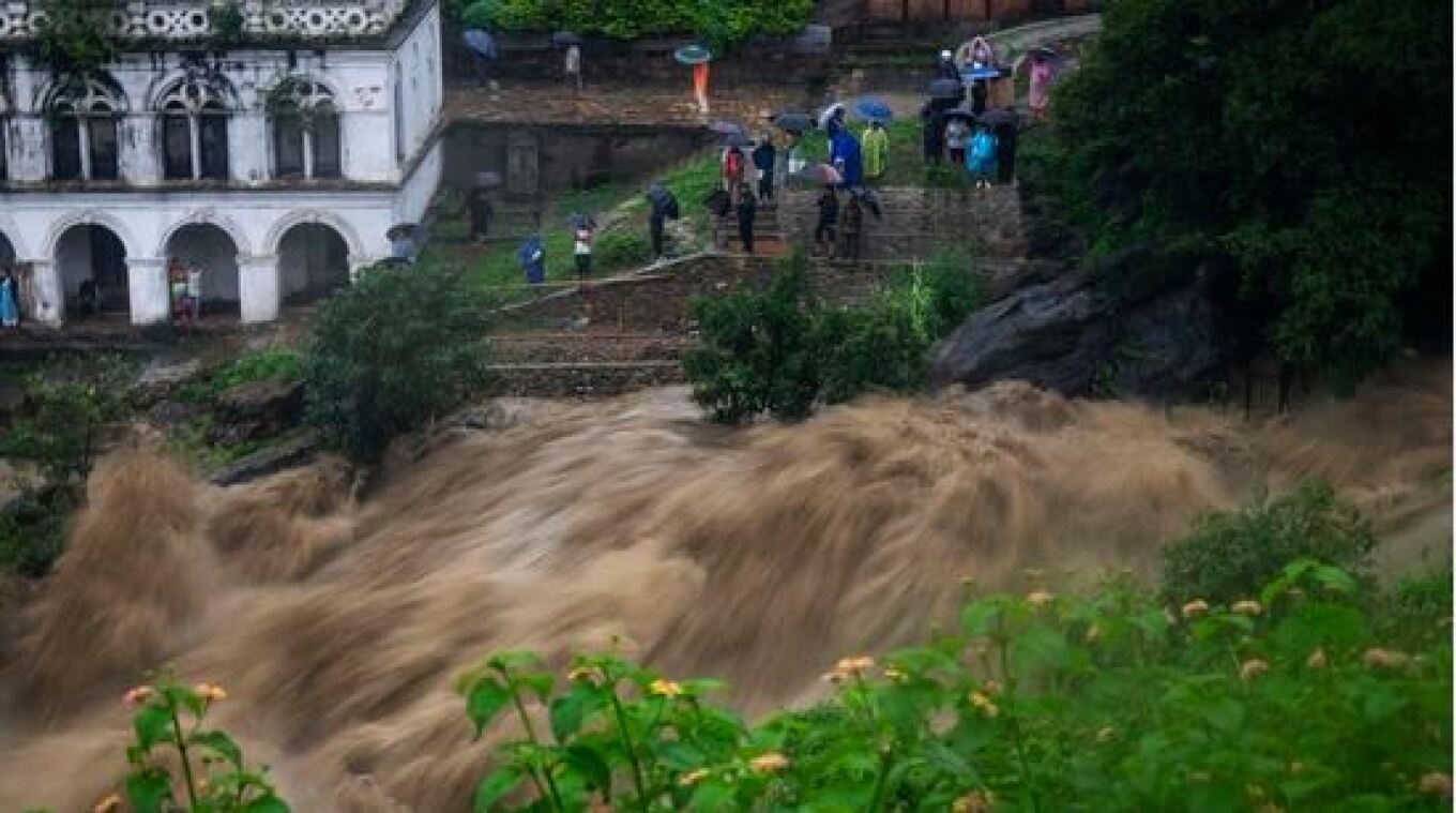 nepal rreshqitje dheu pas shirave te dendur 11 te vdekur 8 te zhdukur