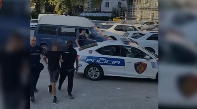 operacioni antidroge ne tirane kush eshte i arrestuari i akuzuar per vrasje pjese e grupit kriminal te shperndarjes se lendeve narkotike 52 vjecari me tre emra