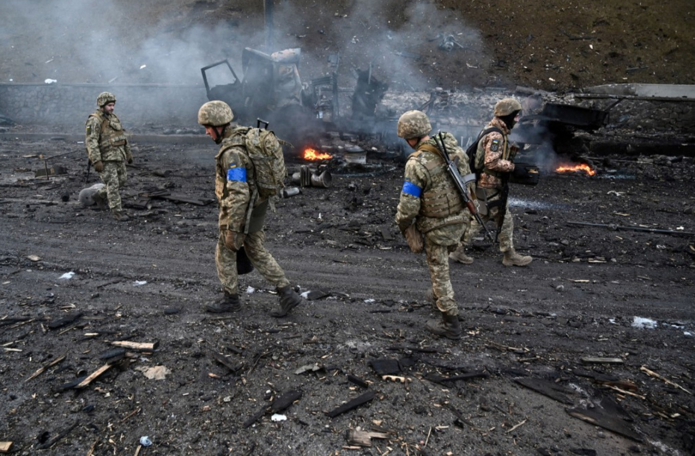 Pesë të vdekur nga bombardimet ruse në Ukrainë, 6 fëmijë të plagosur