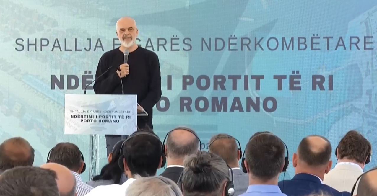 porti i ri ne porto romano rama batuta me holandezet italia me shume se sa vend mik por shqiperia i ben te gjithe te bien ne dashuri dhe i shtyn neper xhelozira te cuditshme