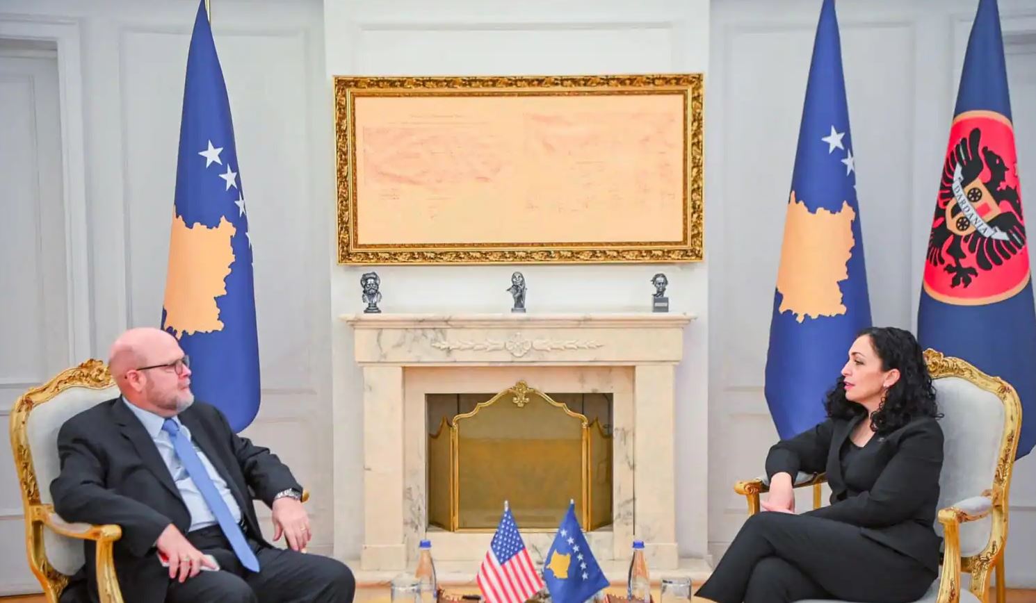 presidentja e kosoves takim me ambasadorin hovenier osmani heqja e masave te be se e ben te barabarte dialogun ne bruksel