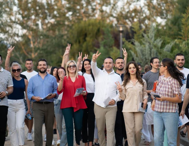 protesta e 11 korrikut klevis balliu takime me qytetaret me te motivuar se kurre per nje shqiperi qe perket ne europe