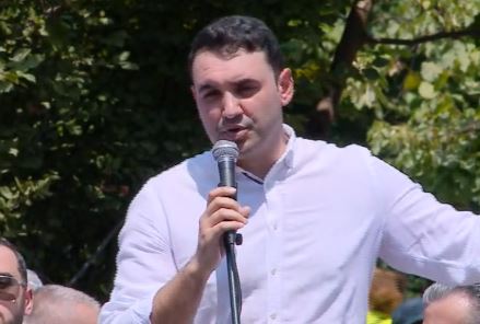 protesta para bashkise tirane kellici korrupsionin e ben qeveria jo opozita nga java tjeter do te nisim denoncimet ne spak