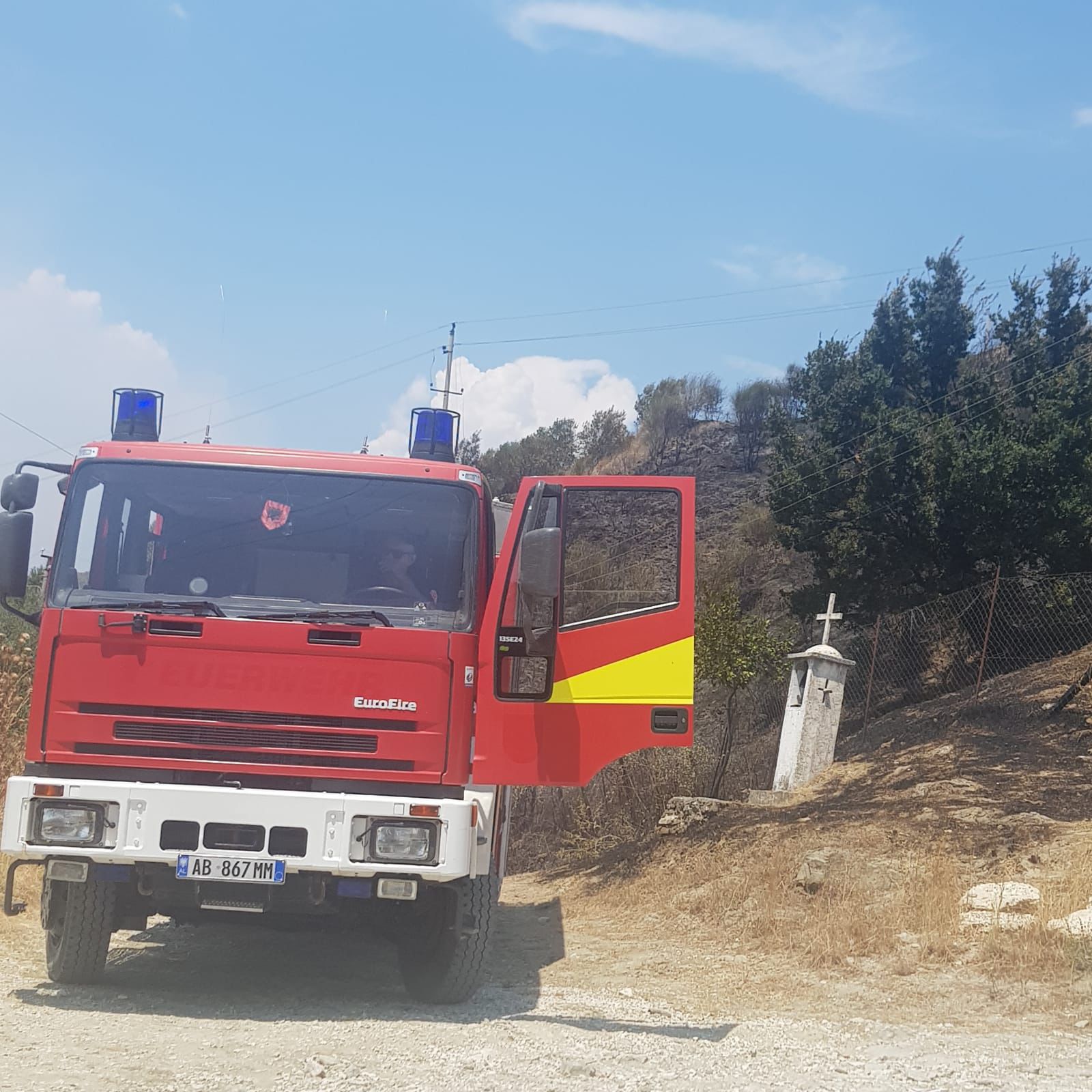 rindizet zjarri i djeshem ne kokodhiq perhapet ne muzine dhe pece