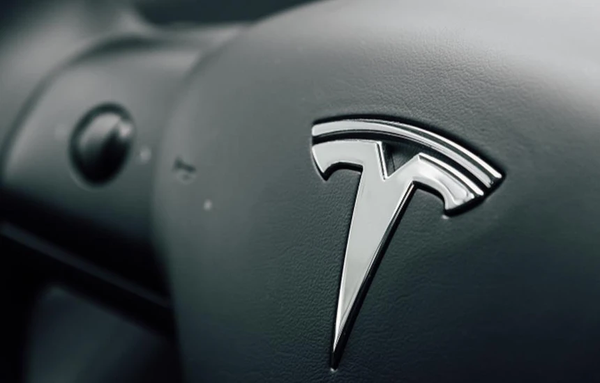 tesla terheq mbi 1 8 milione automjete nga tregu ne shba