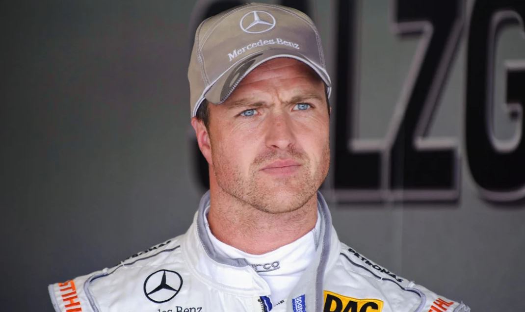 vellai i michael schumacher zbulon se eshte homosksual publikon foton krah te dashurit gjeja me e bukur ne jete kur ke ne krah partnerin e duhur