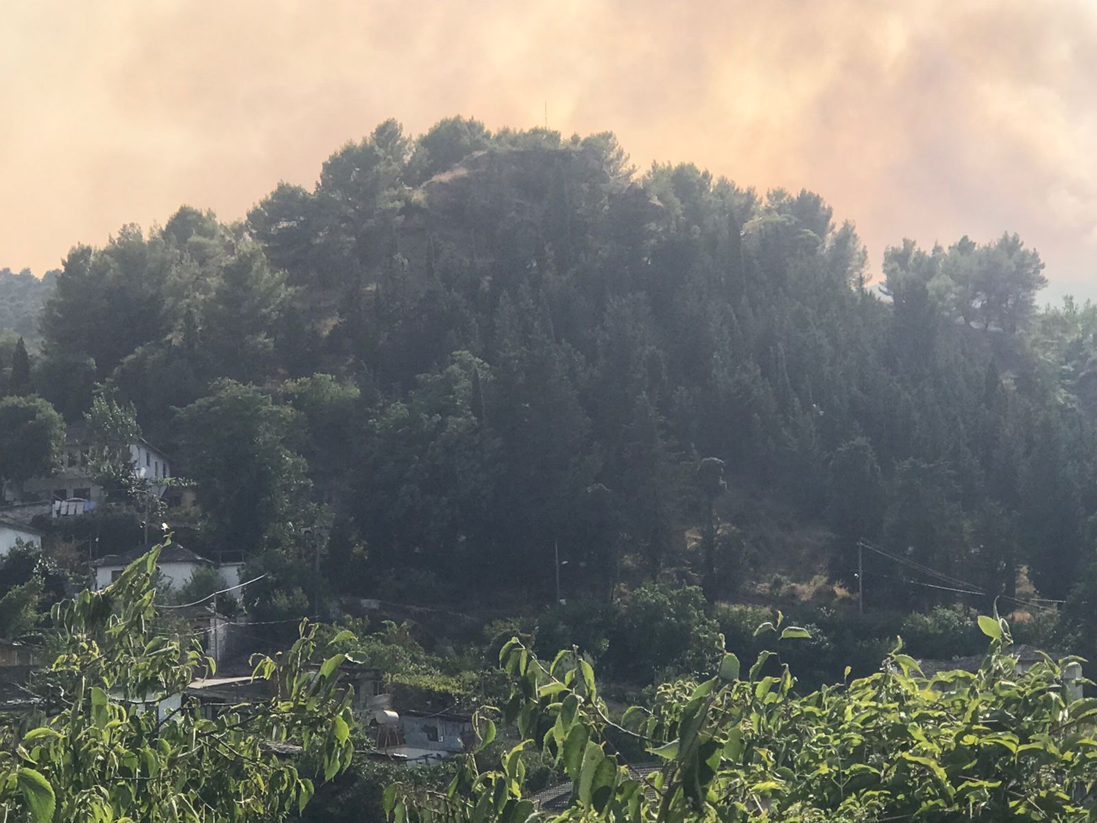 vijojne zjarret ne malin e gjere te gjirokastres riaktivizohet vatra ne parkun e viroit