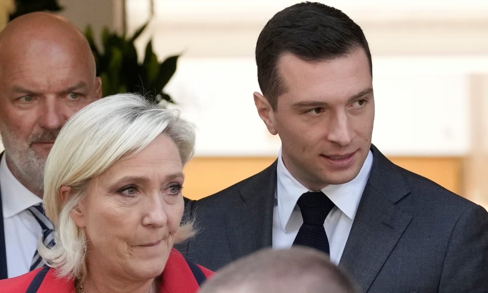 zgjedhjet ne france rezultatet e raundit te pare i japin aleances se ekstremit te djathte 33 te votave partia e macron renditet e treta vendimtare faza e dyte e votimeve