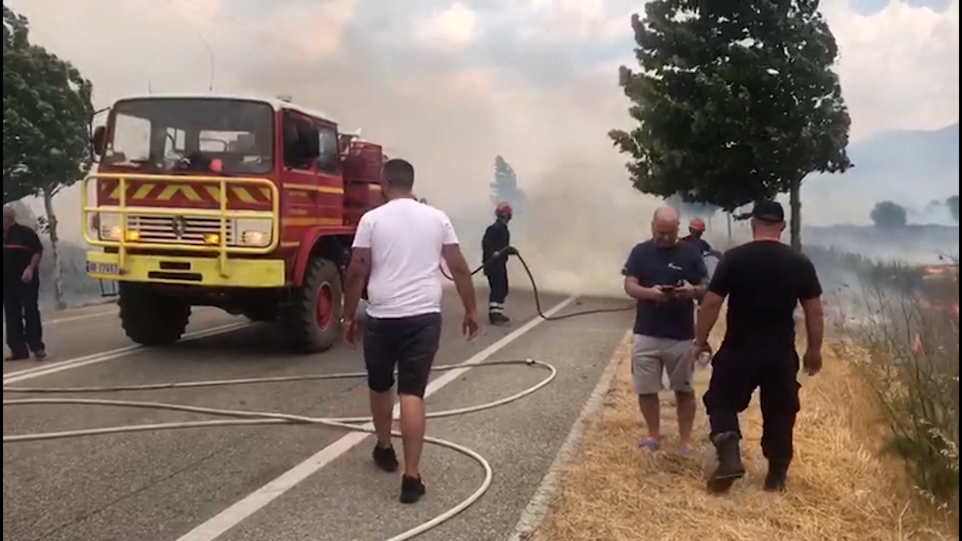 zjarri po rrezikonte familjet pesoi djegie gjate betejes me flaket ne dropull drejtori i zjarrfikesve takon efektivin e lenduar do e cojme edhe jashte vendit nese do te jete nevo