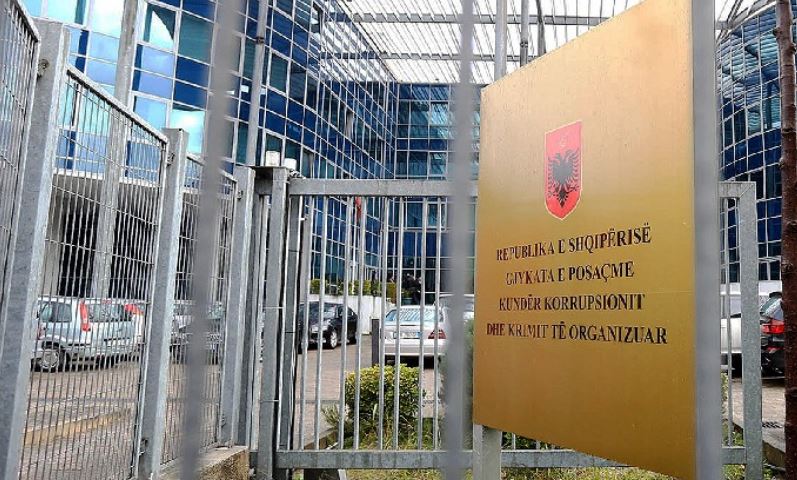 akuzohet per korrupsion lihet ne arrest shtepie ish gjyqtarja e elbasanit pajtime fetahu perlotet ne gjyq skam faj