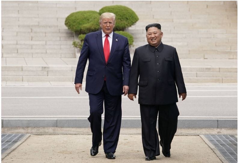 Dezertori i Koresë së Veriut: Kim Jong Un dëshiron rikthimin e Trump si president